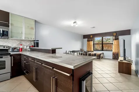 326 W Pine Street Lantana FL 33462