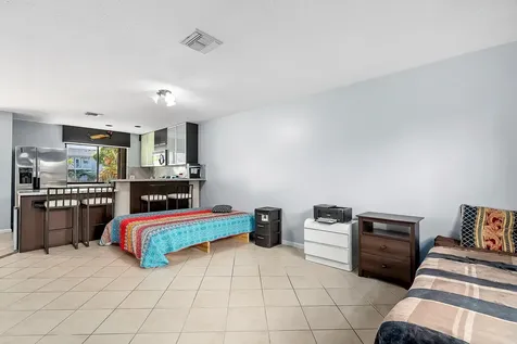 326 W Pine Street Lantana FL 33462