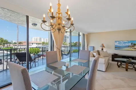 899 Jeffery Street Boca Raton FL 33487