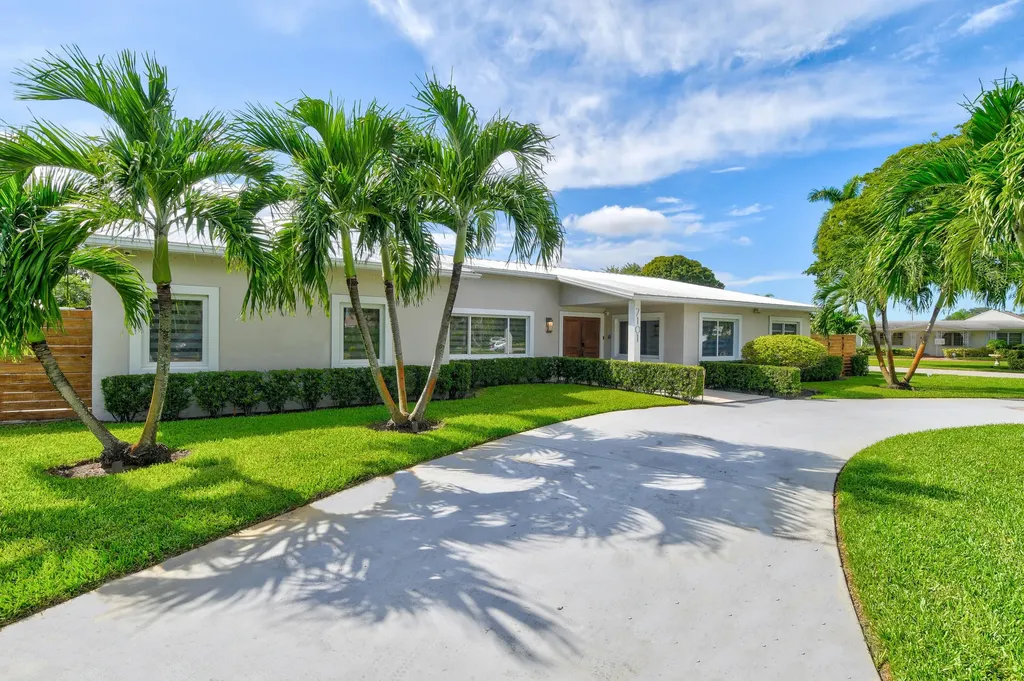 7101 W Lake Drive Lake Clarke Shores FL 33406