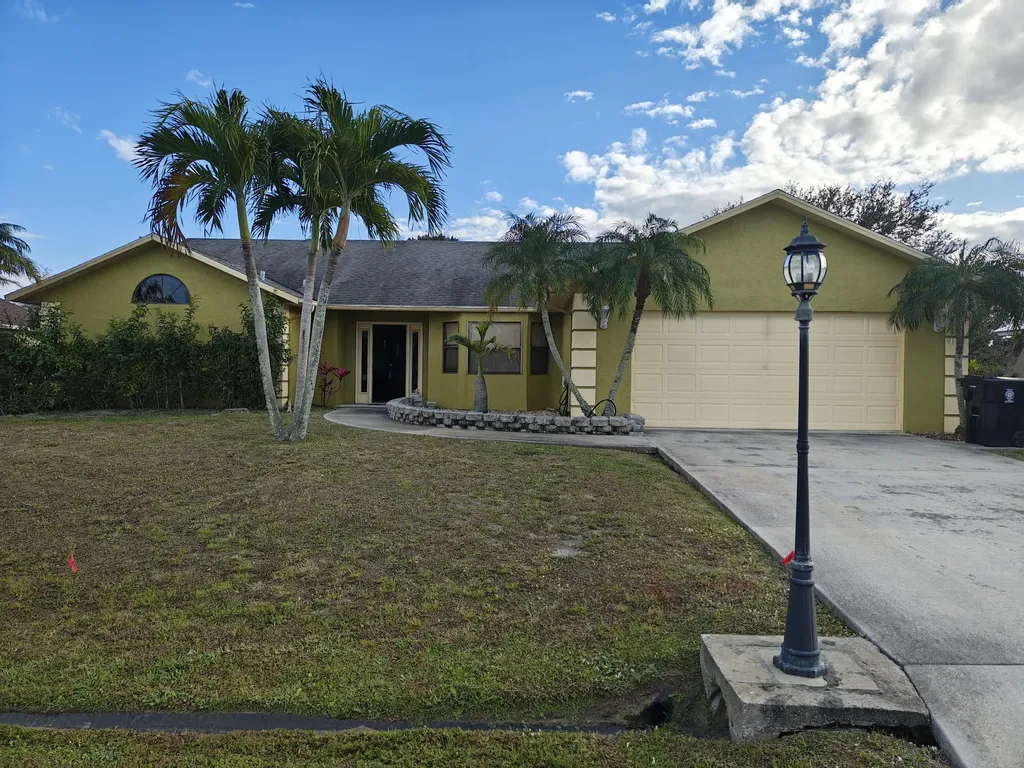 222 Sw Fairchild Avenue Port Saint Lucie FL 34984