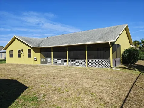 222 Sw Fairchild Avenue Port Saint Lucie FL 34984
