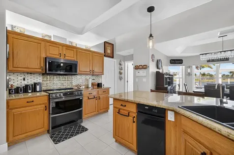 411 Sw Thistle Trail Port Saint Lucie FL 34953