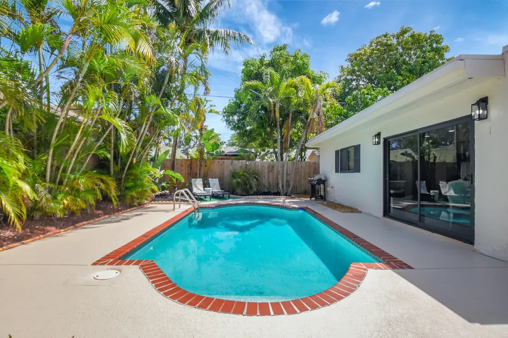 705 Colonial Road West Palm Beach FL 33405