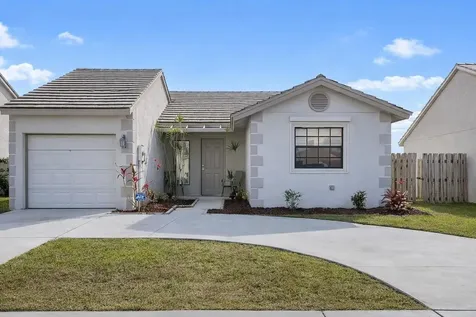 5761 Strawberry Lakes Circle Lake Worth FL 33463