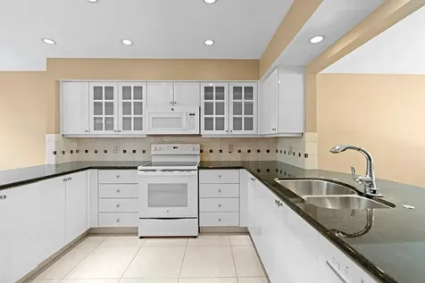 2435 Presidential Way West Palm Beach FL 33401