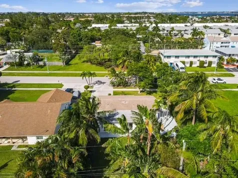 702 Ne 10th Avenue Boynton Beach FL 33435