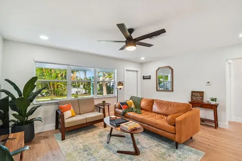 702 Ne 10th Avenue Boynton Beach FL 33435
