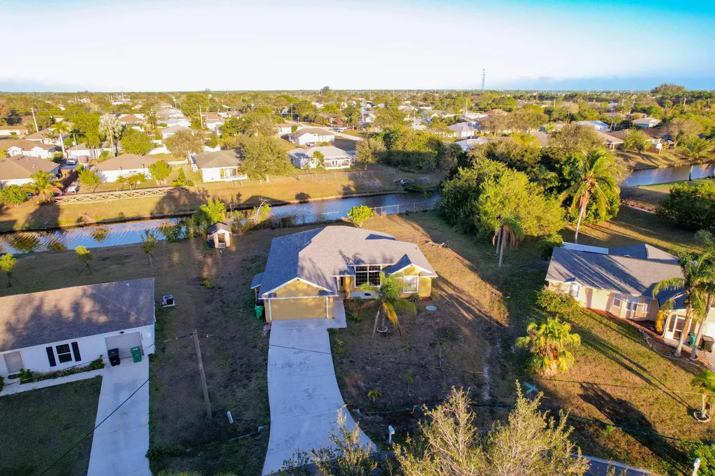2091 Sw Castinet Lane Port Saint Lucie FL 34953