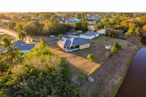 2091 Sw Castinet Lane Port Saint Lucie FL 34953