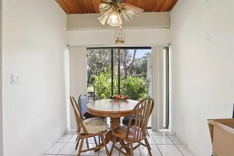 19232 Ne 25th Avenue Miami FL 33180