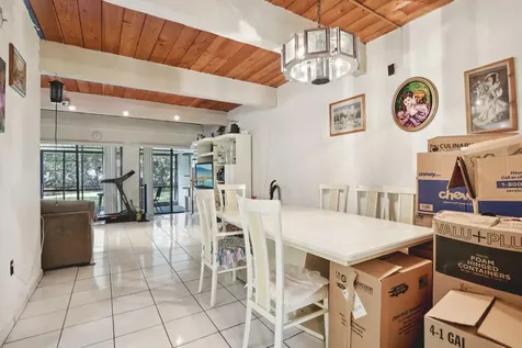 19232 Ne 25th Avenue Miami FL 33180