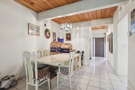 19232 Ne 25th Avenue Miami FL 33180