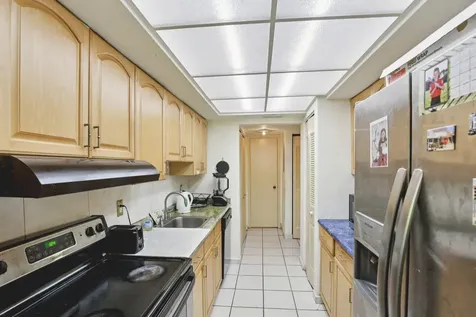 19232 Ne 25th Avenue Miami FL 33180