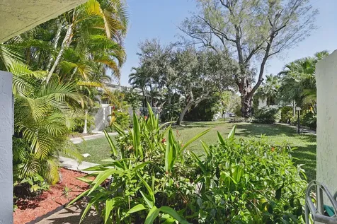 19232 Ne 25th Avenue Miami FL 33180