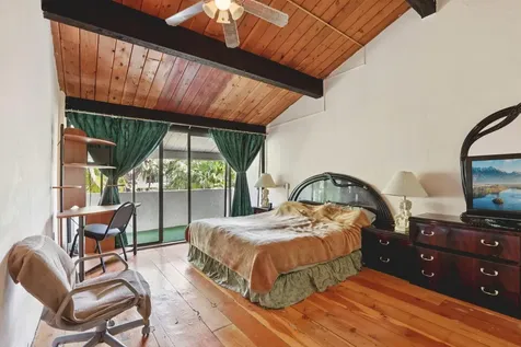 19232 Ne 25th Avenue Miami FL 33180