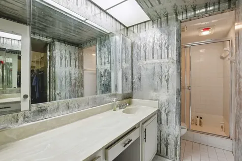19232 Ne 25th Avenue Miami FL 33180