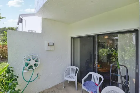 19232 Ne 25th Avenue Miami FL 33180