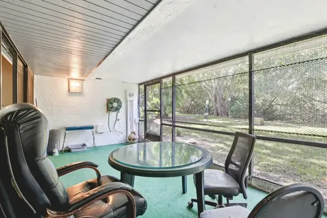 19232 Ne 25th Avenue Miami FL 33180