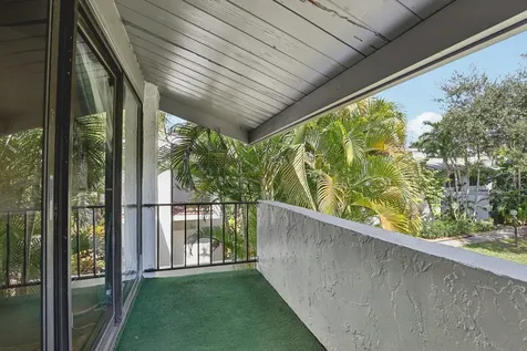 19232 Ne 25th Avenue Miami FL 33180