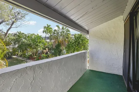 19232 Ne 25th Avenue Miami FL 33180