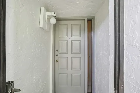 19232 Ne 25th Avenue Miami FL 33180