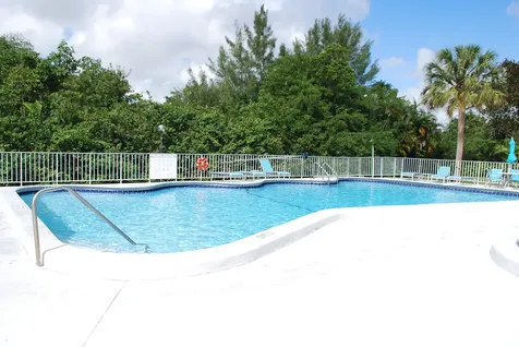 19232 Ne 25th Avenue Miami FL 33180