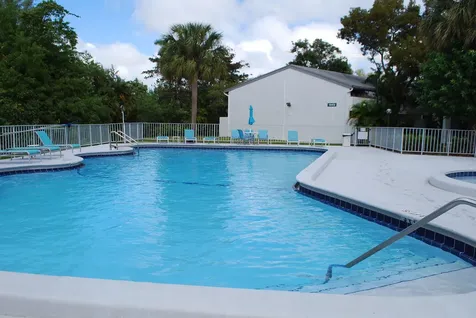 19232 Ne 25th Avenue Miami FL 33180
