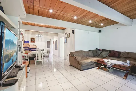 19232 Ne 25th Avenue Miami FL 33180