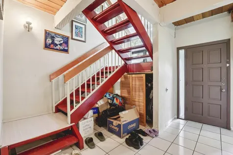 19232 Ne 25th Avenue Miami FL 33180