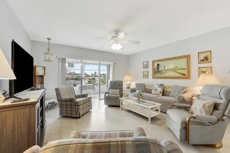 701 Lori Drive Drive Palm Springs FL 33461