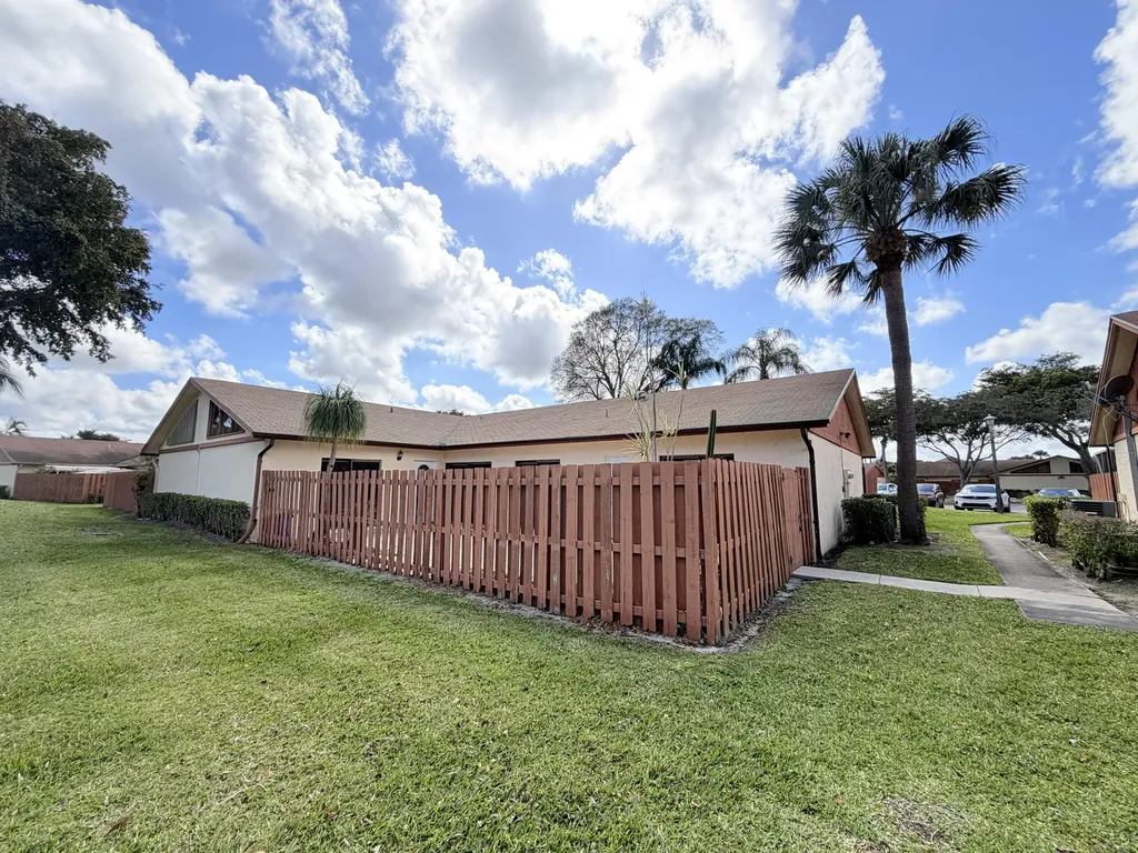 1040 Summit Place Circle West Palm Beach FL 33415