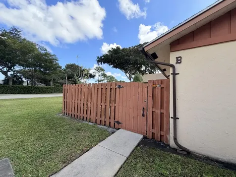 1040 Summit Place Circle West Palm Beach FL 33415