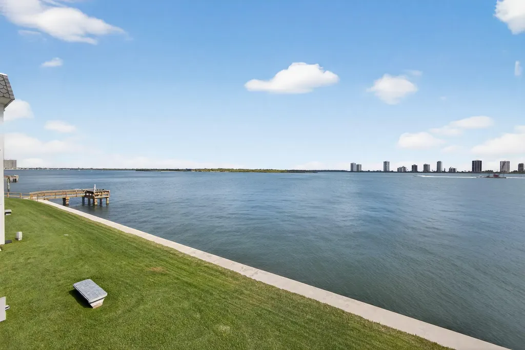 100 Shore Court North Palm Beach FL 33408