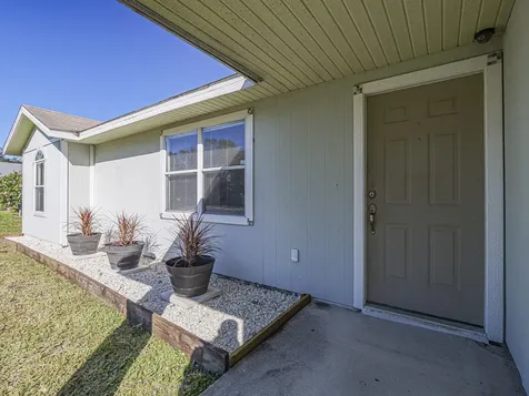 756 18th Place Vero Beach FL 32962