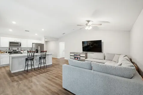 521 Nw Colonial Street Port Saint Lucie FL 34983