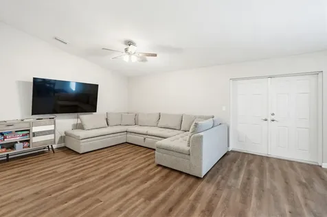 521 Nw Colonial Street Port Saint Lucie FL 34983