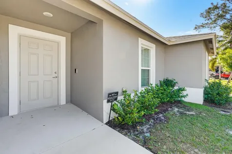 521 Nw Colonial Street Port Saint Lucie FL 34983