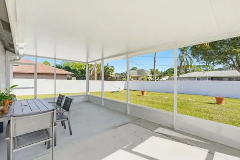 521 Nw Colonial Street Port Saint Lucie FL 34983