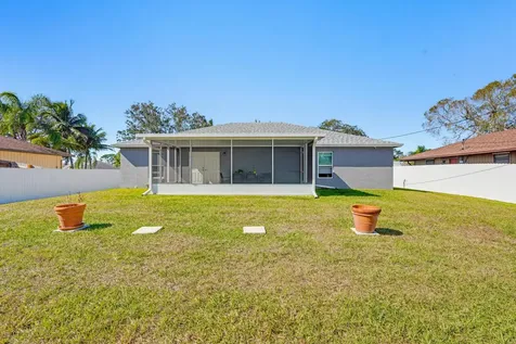 521 Nw Colonial Street Port Saint Lucie FL 34983