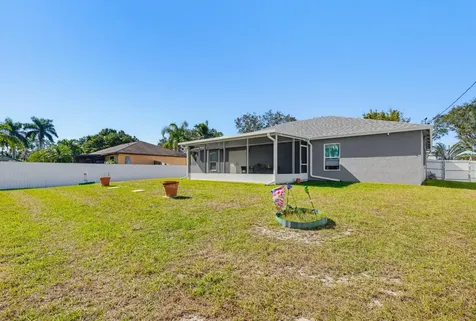 521 Nw Colonial Street Port Saint Lucie FL 34983
