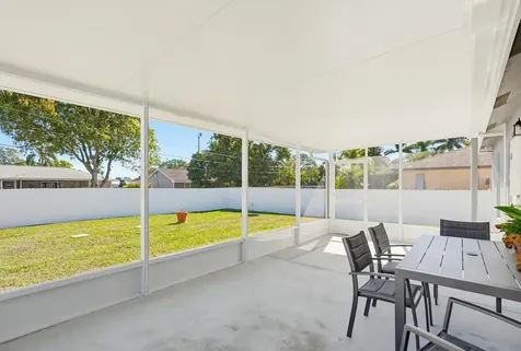 521 Nw Colonial Street Port Saint Lucie FL 34983