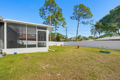 521 Nw Colonial Street Port Saint Lucie FL 34983