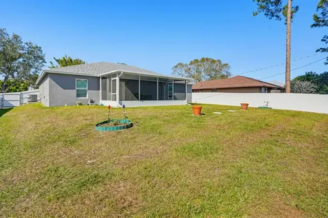 521 Nw Colonial Street Port Saint Lucie FL 34983
