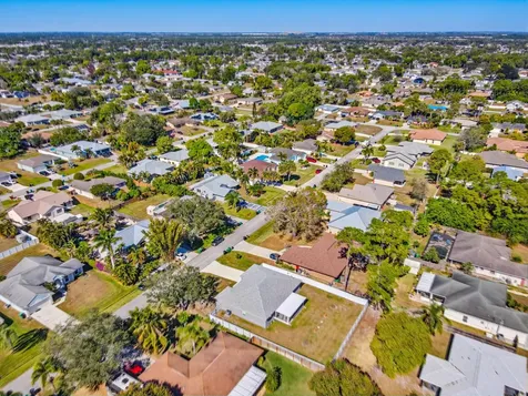 521 Nw Colonial Street Port Saint Lucie FL 34983