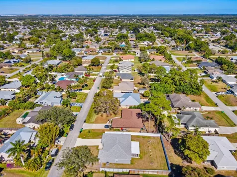 521 Nw Colonial Street Port Saint Lucie FL 34983