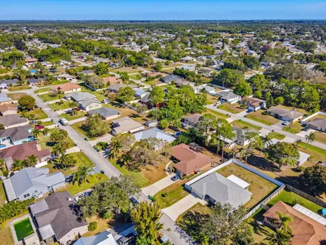521 Nw Colonial Street Port Saint Lucie FL 34983