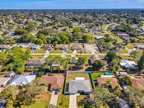 521 Nw Colonial Street Port Saint Lucie FL 34983