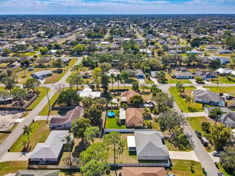 521 Nw Colonial Street Port Saint Lucie FL 34983