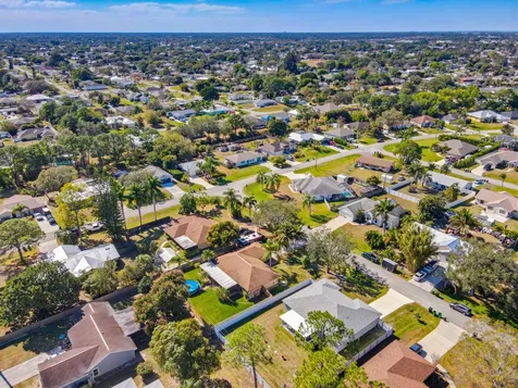 521 Nw Colonial Street Port Saint Lucie FL 34983